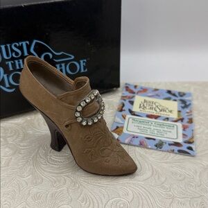 Just The Right Shoe Willitts Designs Resin Mini Shoe “Teetering Court” 25014